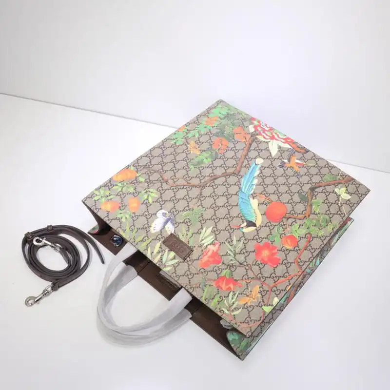 G*u*i tote bags 19gm0009