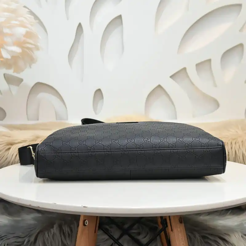 G*u*i s bags 2110yz0011