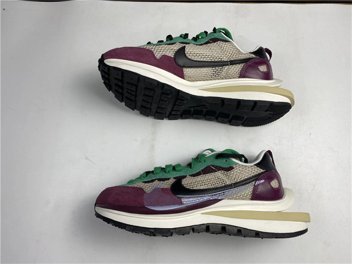 Contemporary Nike Vaporwaffle sacai Villain Red Neptune Green 5230