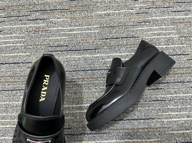 Breathable Prada Loafer Women 3340